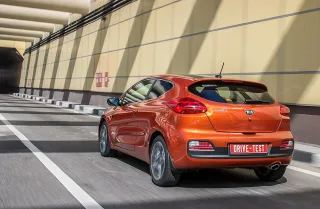 Смотрим на хэтчи Kia pro_cee’d и Renault Megane Coupe в формате 3D