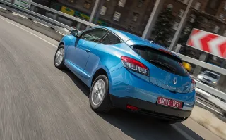 Смотрим на хэтчи Kia pro_cee’d и Renault Megane Coupe в формате 3D