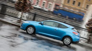 Смотрим на хэтчи Kia pro_cee’d и Renault Megane Coupe в формате 3D