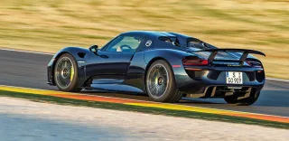 Зберігаємо спокій за кермом суперкара Porsche 918 Spyder