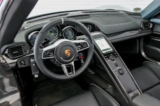 Зберігаємо спокій за кермом суперкара Porsche 918 Spyder