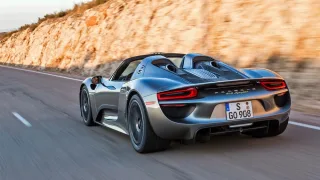 Зберігаємо спокій за кермом суперкара Porsche 918 Spyder