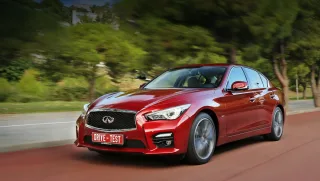 З жахливим інтересом крутимо кермо в седані Infiniti Q50