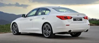 З жахливим інтересом крутимо кермо в седані Infiniti Q50