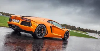 We're driving around Moscow Raceway in the Lamborghini Aventador and Gallardo coupes