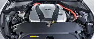 З жахливим інтересом крутимо кермо в седані Infiniti Q50