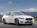 З жахливим інтересом крутимо кермо в седані Infiniti Q50