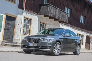 Заглиблюємось в історію автомобілів BMW п'ятої серії