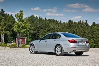 Заглиблюємось в історію автомобілів BMW п'ятої серії