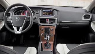 Шкодуємо про тісноту в хетчбеку Volvo V40 Cross Country