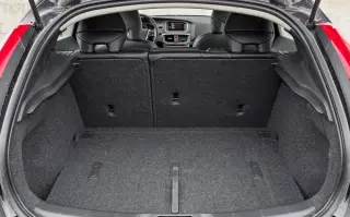 Шкодуємо про тісноту в хетчбеку Volvo V40 Cross Country