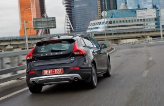 Шкодуємо про тісноту в хетчбеку Volvo V40 Cross Country