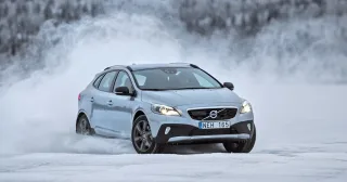 Шкодуємо про тісноту в хетчбеку Volvo V40 Cross Country