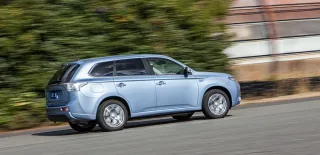 Готуємося до пришестя гібрида Mitsubishi Outlander PHEV