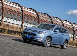 Готуємося до пришестя гібрида Mitsubishi Outlander PHEV