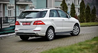 Лишаємо Mercedes ML задоволення зжерти Range Rover Sport