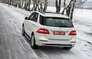 Лишаємо Mercedes ML задоволення зжерти Range Rover Sport