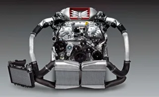 Побіжно знайомимося з оновленим суперкаром Nissan GT-R