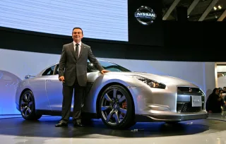 Побіжно знайомимося з оновленим суперкаром Nissan GT-R