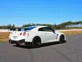 Побіжно знайомимося з оновленим суперкаром Nissan GT-R