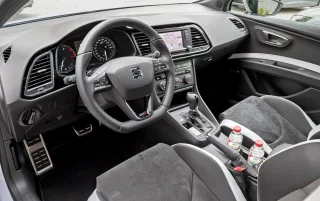 Складаємо та віднімаємо за кермом хот-хетча Seat Leon Cupra