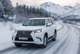 Пробираемся сквозь полярную ночь на внедорожнике Lexus GX