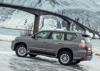 Пробираемся сквозь полярную ночь на внедорожнике Lexus GX