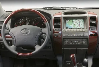 Пробираемся сквозь полярную ночь на внедорожнике Lexus GX