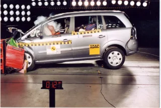 Opel Zafira II мінівен