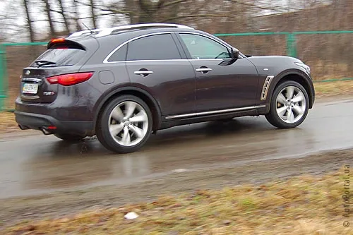infiniti-fx-50-3.jpg