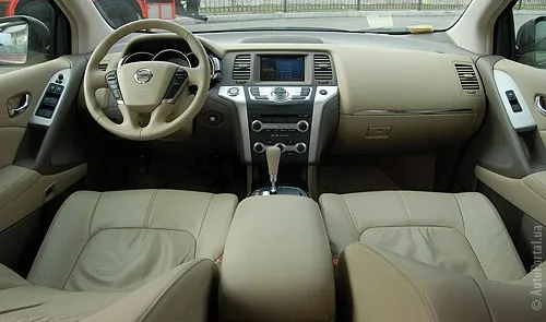 nissan_murano_salon.jpg
