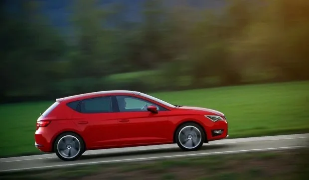 Seat-Leon_2013_800x600_wallpaper_15.jpg