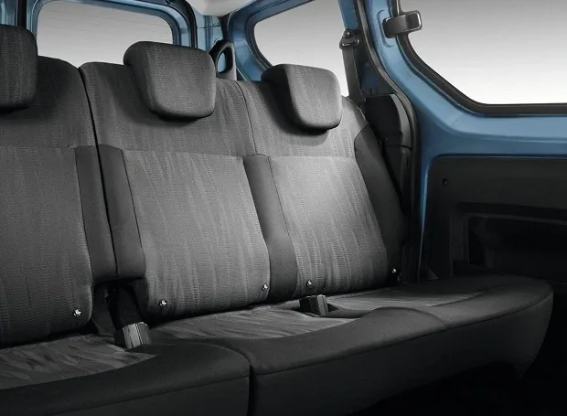 2013-Dacia-Dokker-Interior-2.jpg