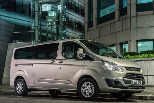 ford_tourneo_custom_lwb_uk-spec_1.jpg