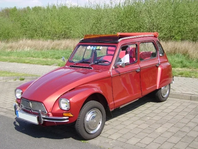 Citroen_Dyane_6_2008.jpg