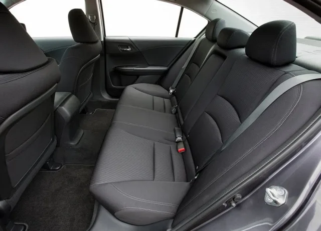 Honda-Accord_2013_1024x768_wallpaper_85.jpg