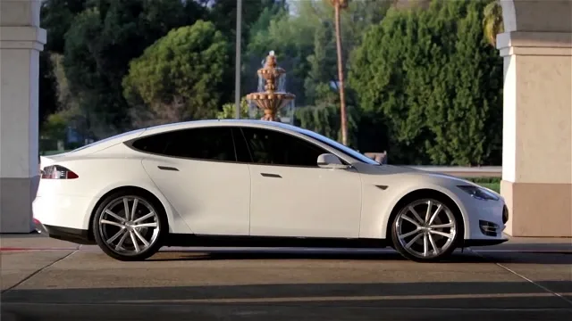 TESLA_MODEL_S_0050.jpg