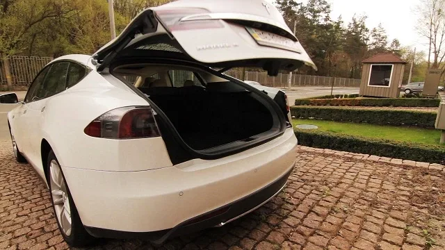 TESLA_MODEL_S_0120.jpg
