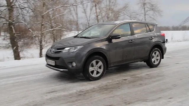 Toyota_RAV4_0100.jpg