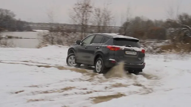 Toyota_RAV4_0010.jpg