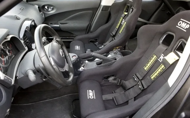 Nissan-Juke-R-interior.jpg