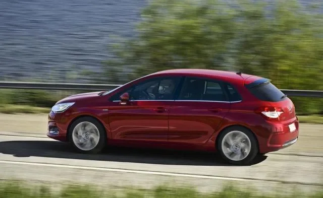 citroen-c4-02.jpg