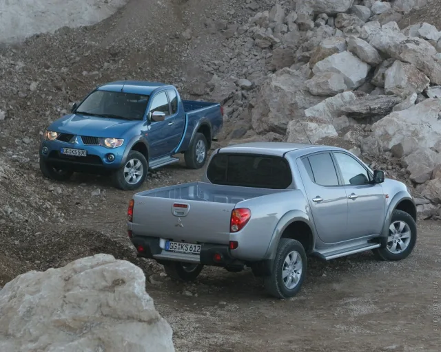 Mitsubishi L200 2005 пікап — 8
