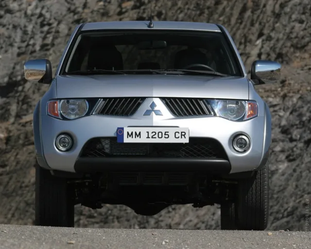 Mitsubishi L200 2005 пікап — 13