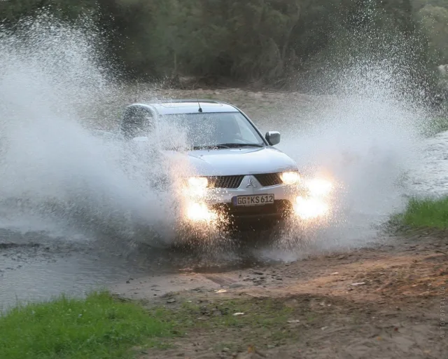 Mitsubishi L200 2005 пікап — 7