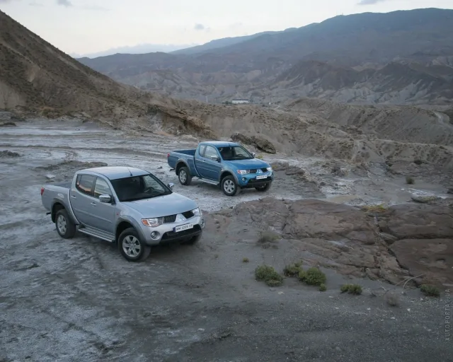 Mitsubishi L200 2005 пікап — 15