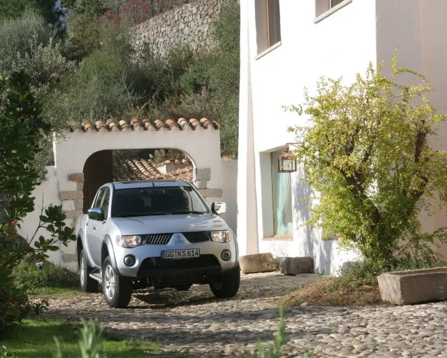 Mitsubishi L200 2005 пікап — 11