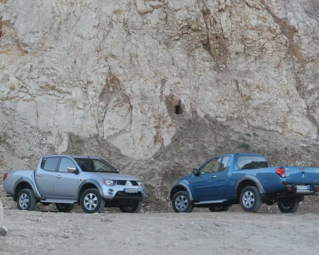 Mitsubishi L200 2005 пікап — 19