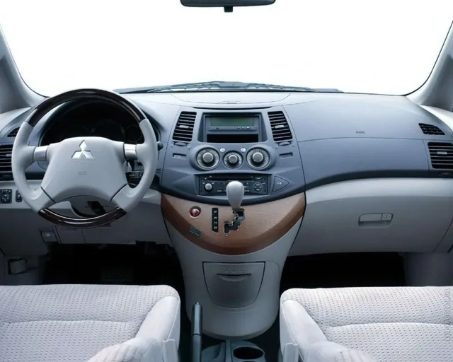 Mitsubishi Grandis 2.4 AT E/13S03 — 4