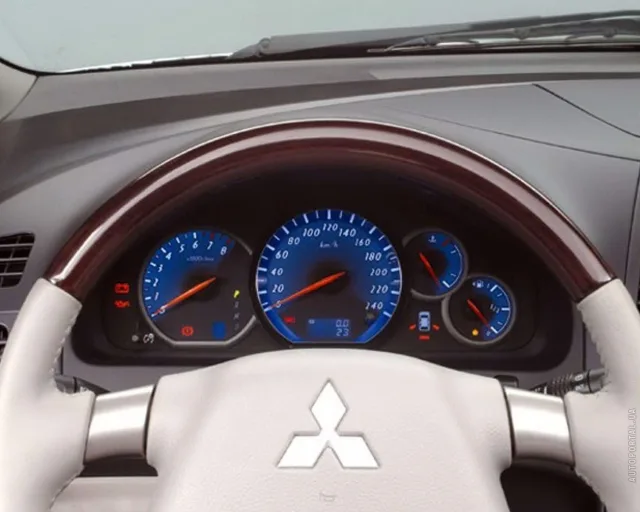 Mitsubishi Grandis 2.4 AT E/13S03 — 18